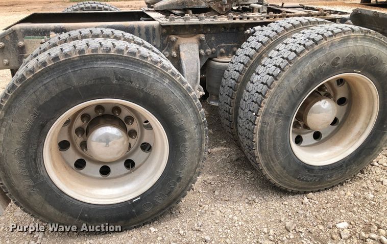 image for item DK8267 2005 Freightliner Columbia  semi truck