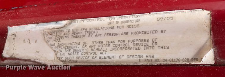 image for item DK8267 2005 Freightliner Columbia  semi truck