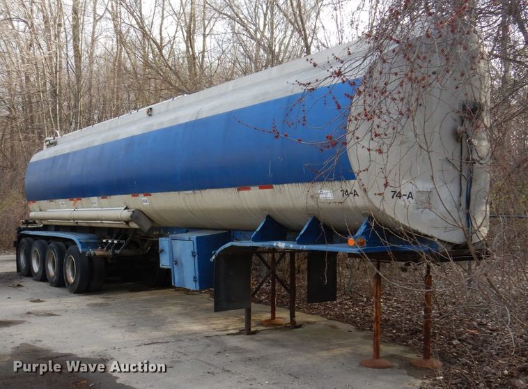 image for item DL3748 1976 Trailmobile F11S4MCM-4  tank trailer