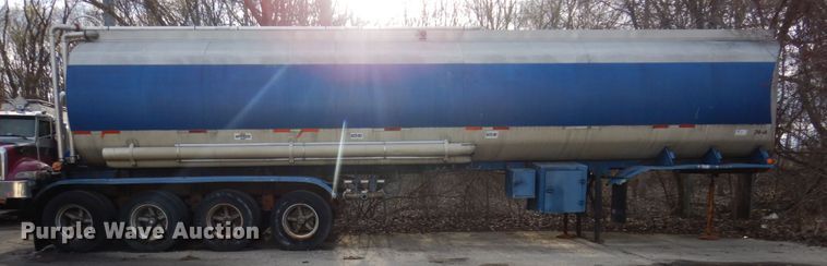 image for item DL3748 1976 Trailmobile F11S4MCM-4  tank trailer