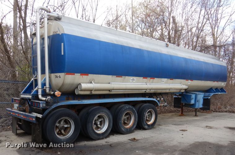 image for item DL3748 1976 Trailmobile F11S4MCM-4  tank trailer