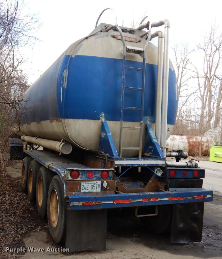 image for item DL3748 1976 Trailmobile F11S4MCM-4  tank trailer