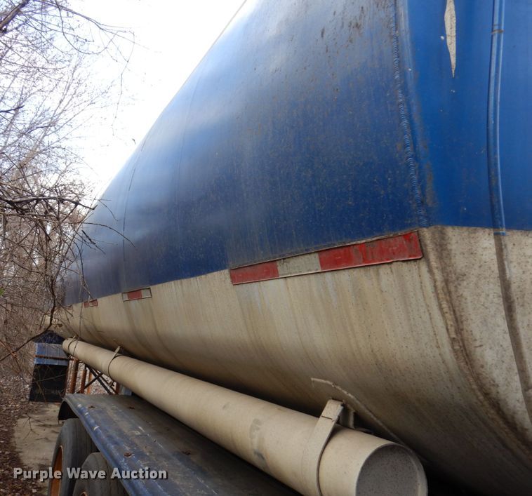 image for item DL3748 1976 Trailmobile F11S4MCM-4  tank trailer