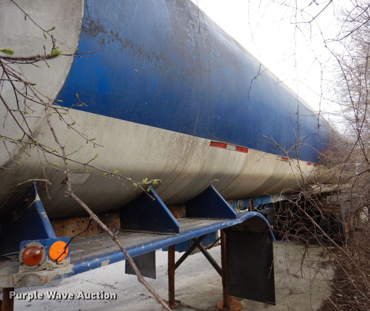 image for item DL3748 1976 Trailmobile F11S4MCM-4  tank trailer