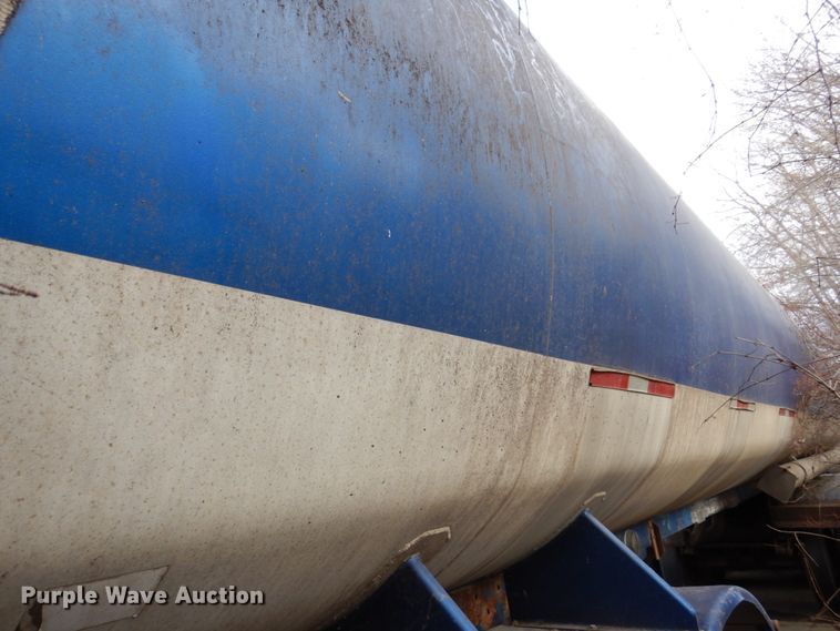 image for item DL3748 1976 Trailmobile F11S4MCM-4  tank trailer