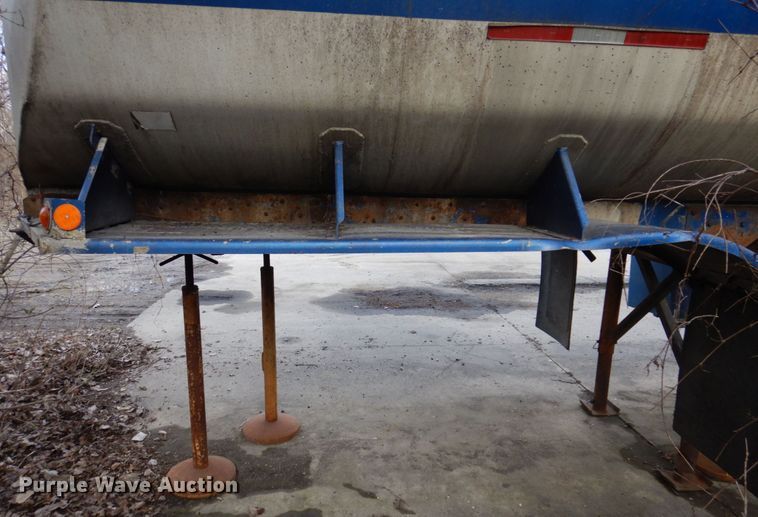 image for item DL3748 1976 Trailmobile F11S4MCM-4  tank trailer