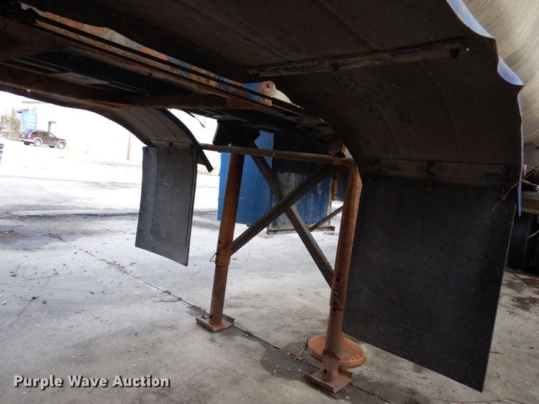 image for item DL3748 1976 Trailmobile F11S4MCM-4  tank trailer