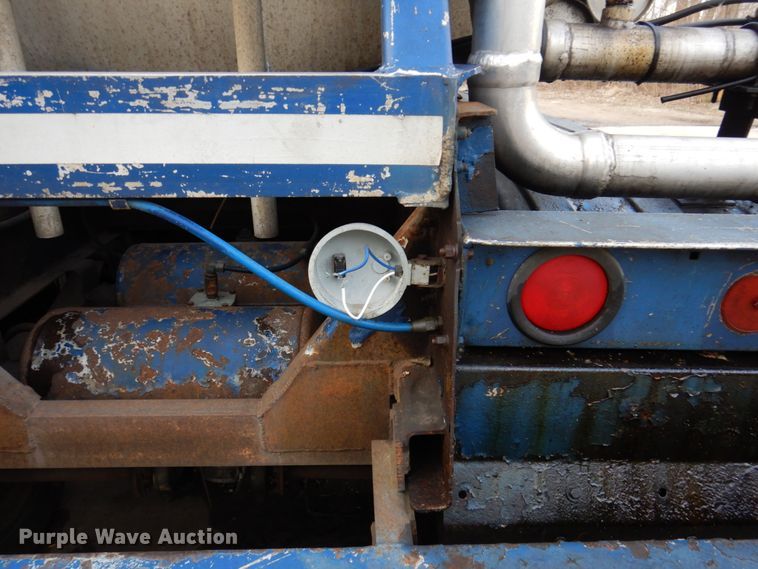 image for item DL3748 1976 Trailmobile F11S4MCM-4  tank trailer