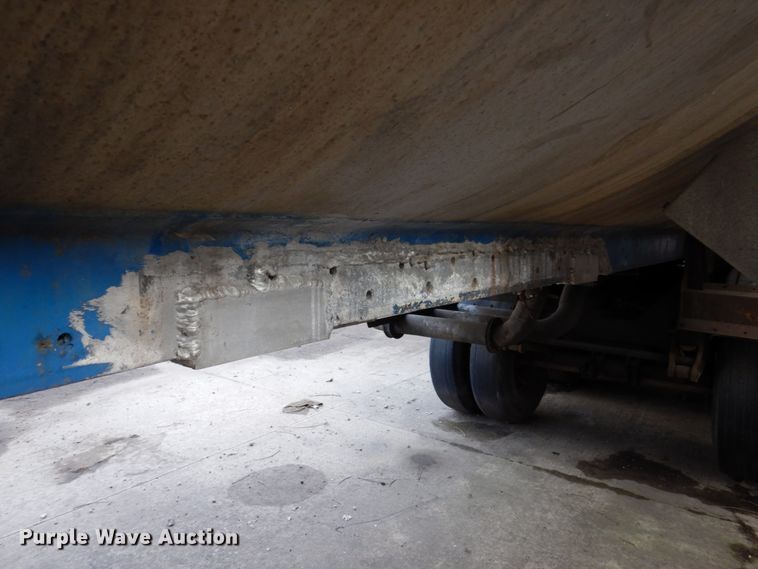 image for item DL3748 1976 Trailmobile F11S4MCM-4  tank trailer