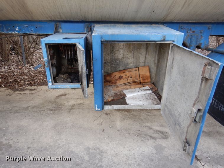 image for item DL3748 1976 Trailmobile F11S4MCM-4  tank trailer