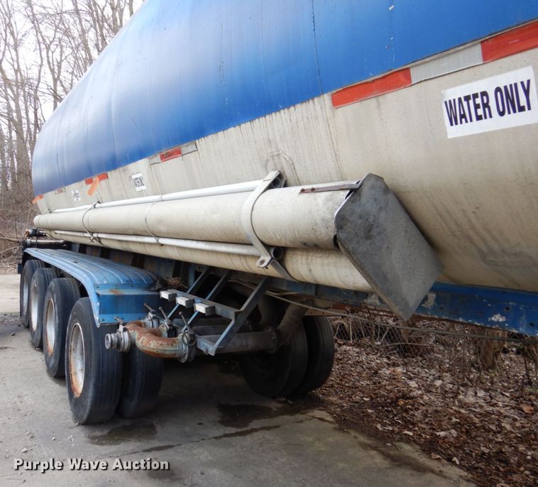 image for item DL3748 1976 Trailmobile F11S4MCM-4  tank trailer