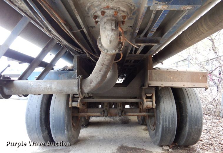 image for item DL3748 1976 Trailmobile F11S4MCM-4  tank trailer