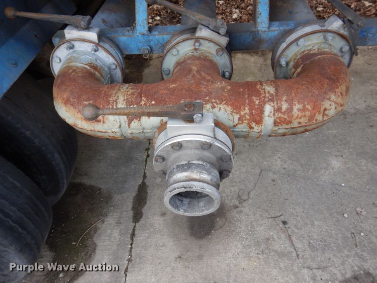 image for item DL3748 1976 Trailmobile F11S4MCM-4  tank trailer