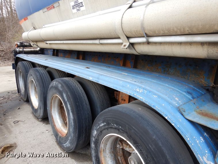 image for item DL3748 1976 Trailmobile F11S4MCM-4  tank trailer