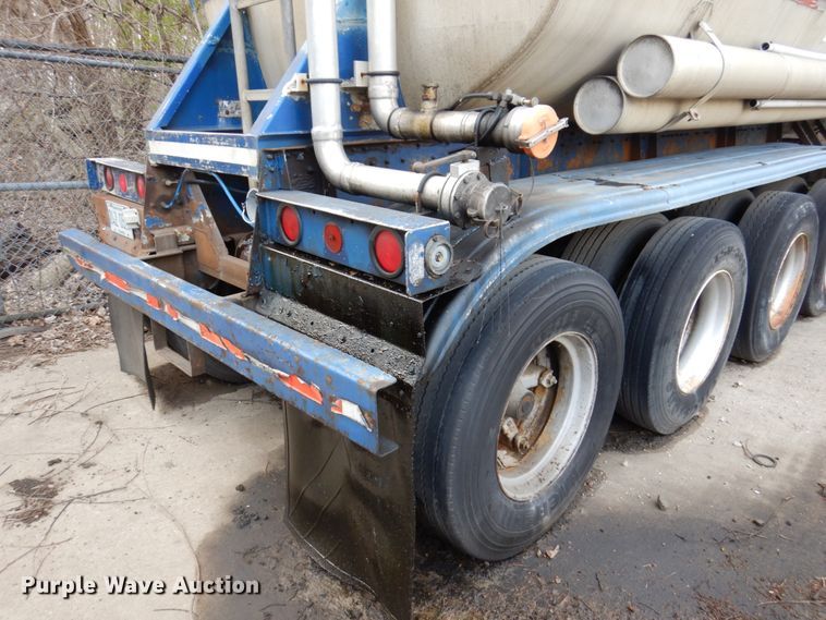 image for item DL3748 1976 Trailmobile F11S4MCM-4  tank trailer