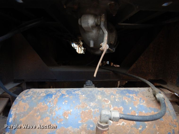 image for item DL3748 1976 Trailmobile F11S4MCM-4  tank trailer