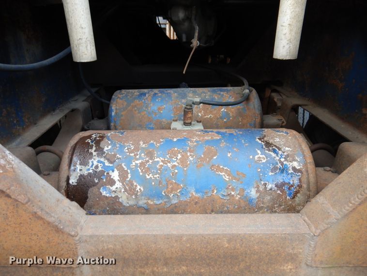 image for item DL3748 1976 Trailmobile F11S4MCM-4  tank trailer