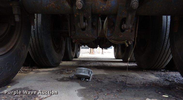 image for item DL3748 1976 Trailmobile F11S4MCM-4  tank trailer