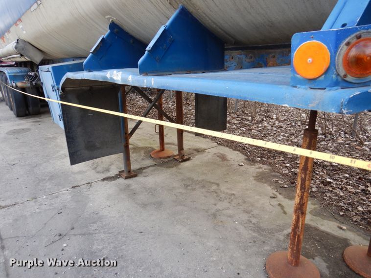 image for item DL3748 1976 Trailmobile F11S4MCM-4  tank trailer