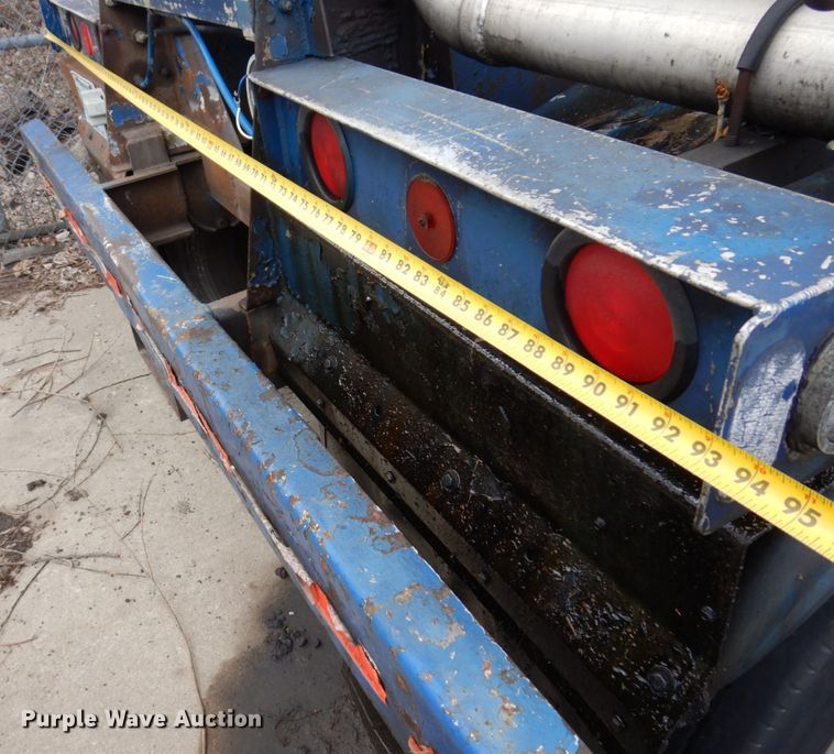 image for item DL3748 1976 Trailmobile F11S4MCM-4  tank trailer