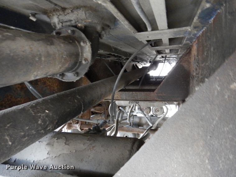 image for item DL3748 1976 Trailmobile F11S4MCM-4  tank trailer