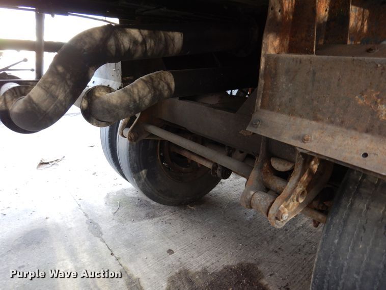 image for item DL3748 1976 Trailmobile F11S4MCM-4  tank trailer