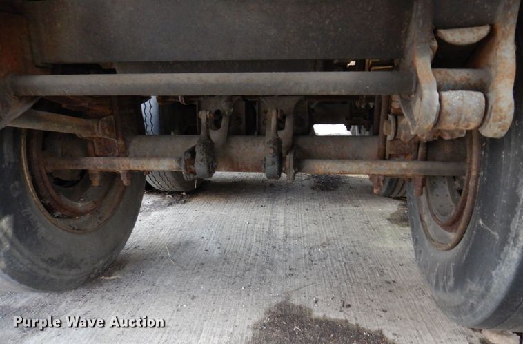 image for item DL3748 1976 Trailmobile F11S4MCM-4  tank trailer