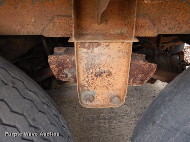 image for item DL3748 1976 Trailmobile F11S4MCM-4  tank trailer