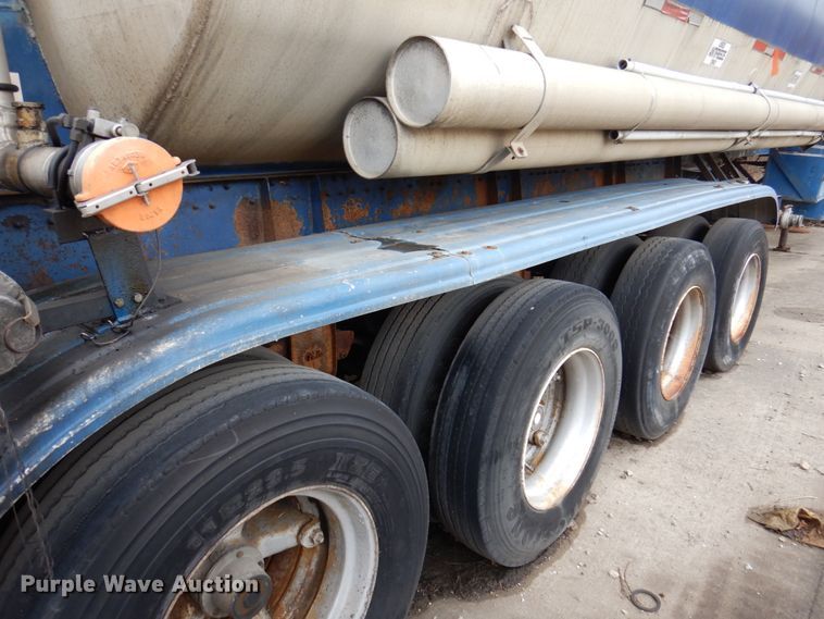 image for item DL3748 1976 Trailmobile F11S4MCM-4  tank trailer