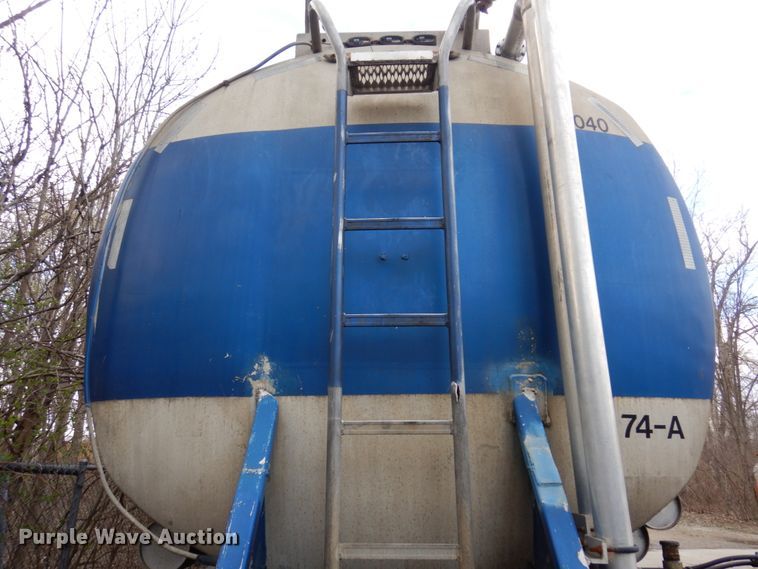 image for item DL3748 1976 Trailmobile F11S4MCM-4  tank trailer