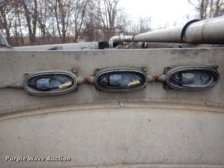 image for item DL3748 1976 Trailmobile F11S4MCM-4  tank trailer