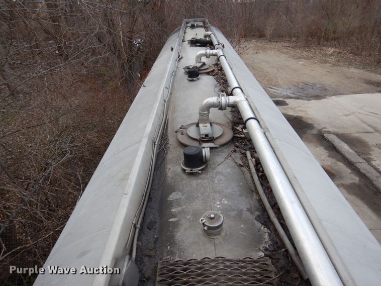 image for item DL3748 1976 Trailmobile F11S4MCM-4  tank trailer