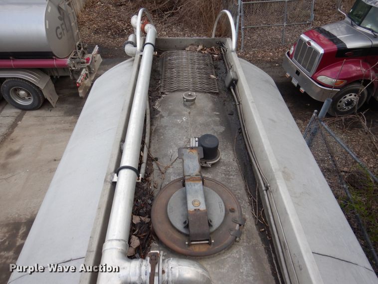 image for item DL3748 1976 Trailmobile F11S4MCM-4  tank trailer