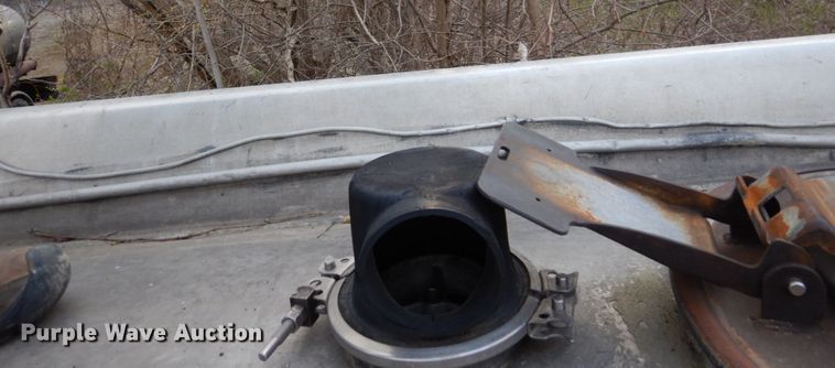 image for item DL3748 1976 Trailmobile F11S4MCM-4  tank trailer