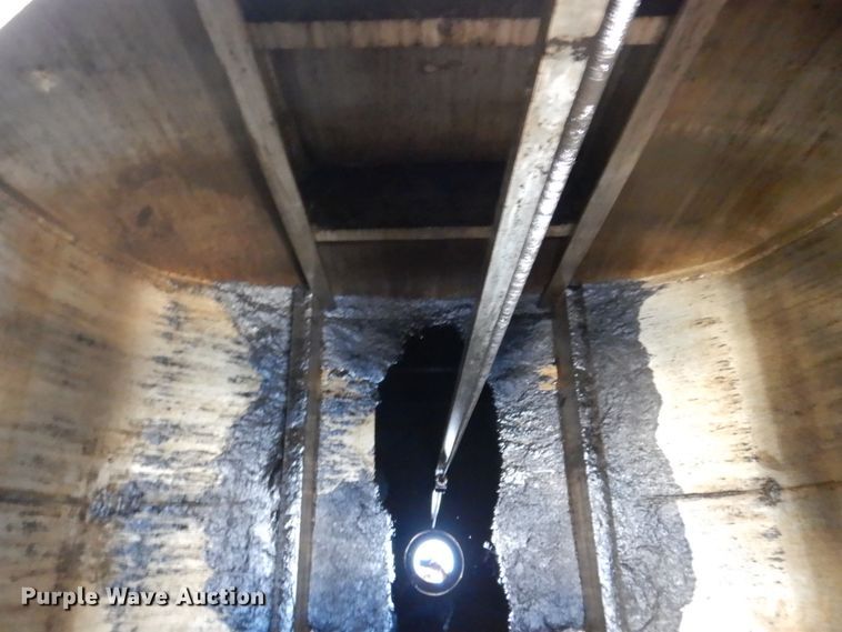 image for item DL3748 1976 Trailmobile F11S4MCM-4  tank trailer