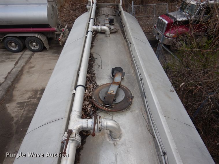 image for item DL3748 1976 Trailmobile F11S4MCM-4  tank trailer