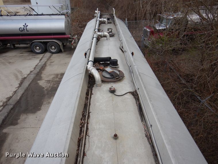 image for item DL3748 1976 Trailmobile F11S4MCM-4  tank trailer