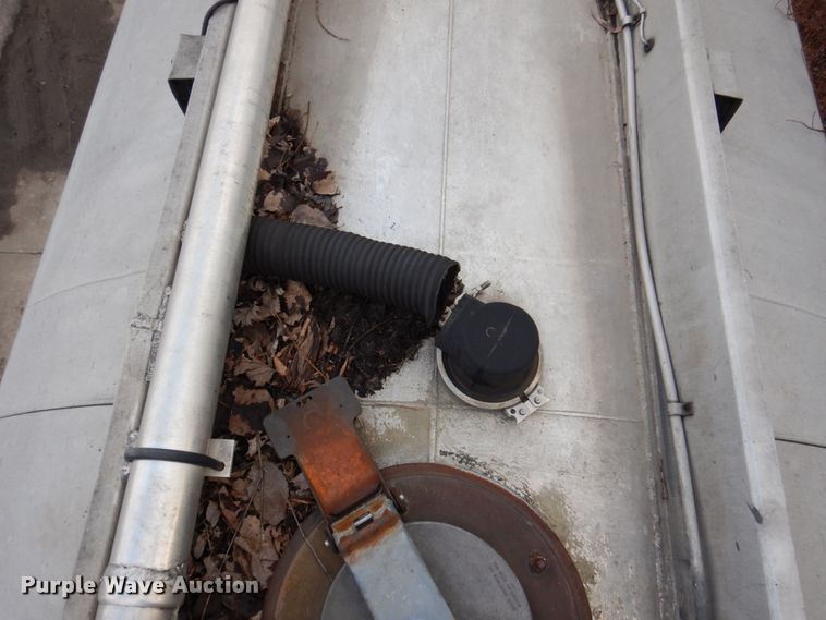 image for item DL3748 1976 Trailmobile F11S4MCM-4  tank trailer