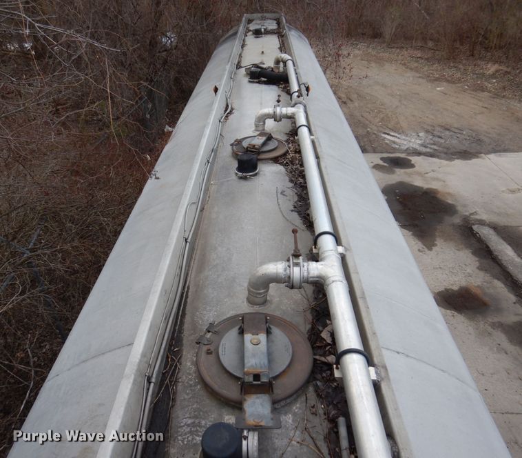 image for item DL3748 1976 Trailmobile F11S4MCM-4  tank trailer