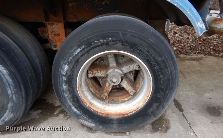 image for item DL3748 1976 Trailmobile F11S4MCM-4  tank trailer