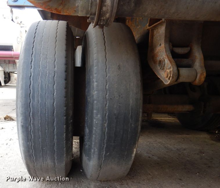 image for item DL3748 1976 Trailmobile F11S4MCM-4  tank trailer