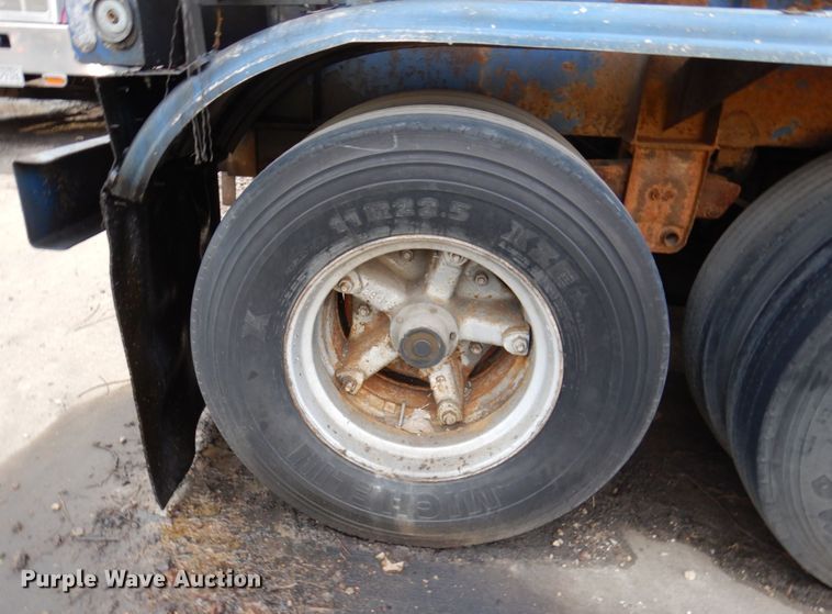 image for item DL3748 1976 Trailmobile F11S4MCM-4  tank trailer