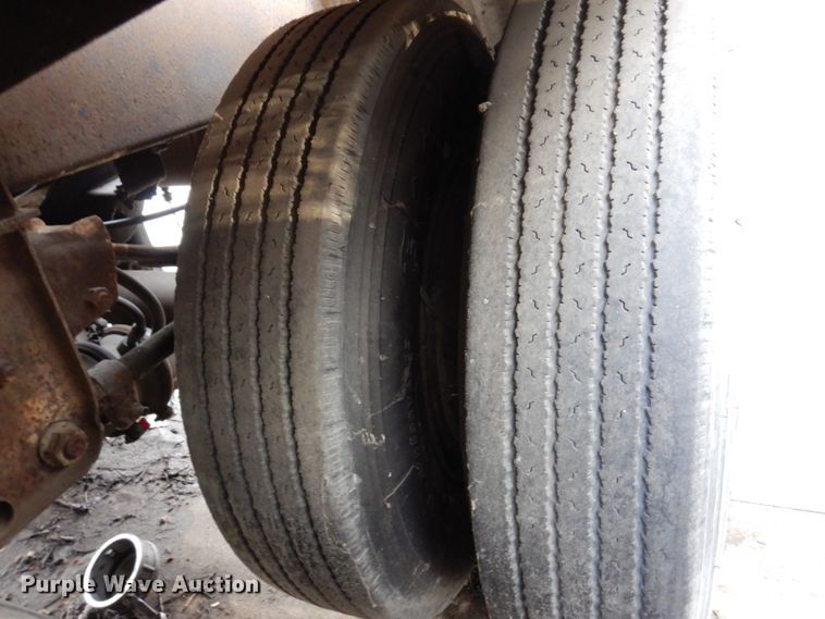 image for item DL3748 1976 Trailmobile F11S4MCM-4  tank trailer