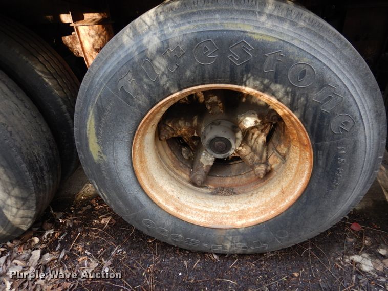 image for item DL3748 1976 Trailmobile F11S4MCM-4  tank trailer