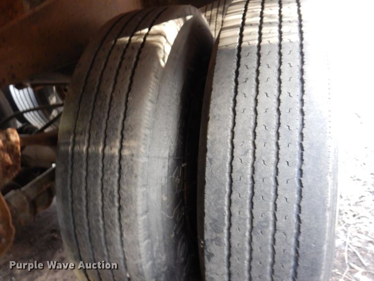 image for item DL3748 1976 Trailmobile F11S4MCM-4  tank trailer