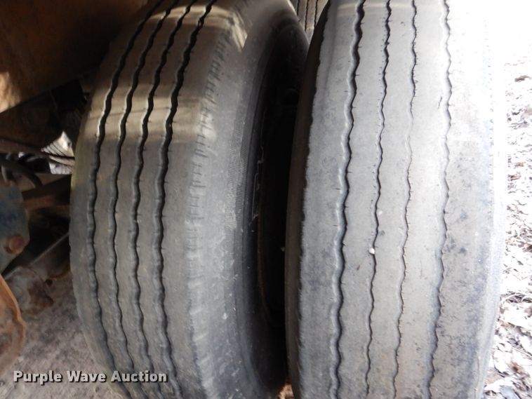 image for item DL3748 1976 Trailmobile F11S4MCM-4  tank trailer