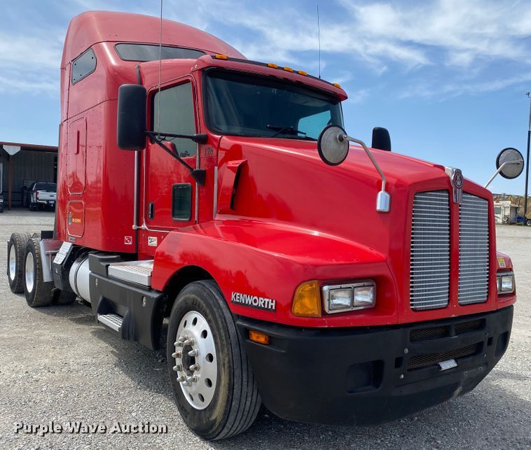 image for item DM4083 2006 Kenworth T600  semi truck