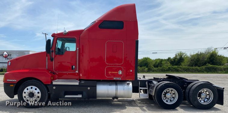 image for item DM4083 2006 Kenworth T600  semi truck