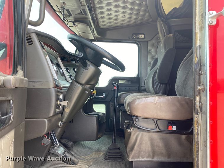 image for item DM4083 2006 Kenworth T600  semi truck