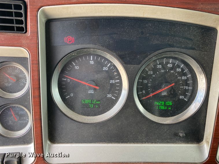 image for item DM4083 2006 Kenworth T600  semi truck